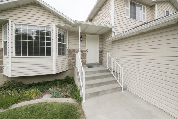 White Vinyl Siding Replacement in Bear
